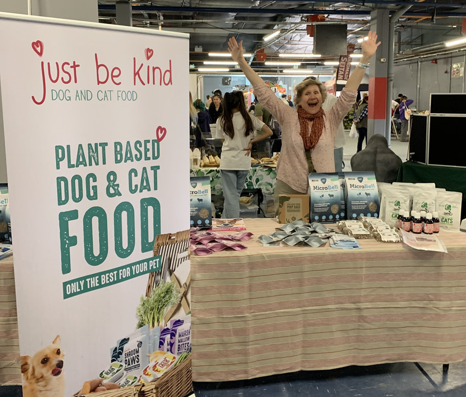 Dr Arielle Celebrating Innovation at Bristol Vegfest with hands up